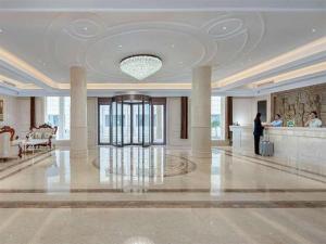 Vstupní hala nebo recepce v ubytování Vienna Hotel Shandong Qingdao Jiaodong International Airport Hai'er Avenue