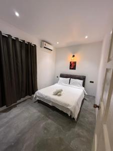 Postel nebo postele na pokoji v ubytování Village Hideaway Suites Langkawi