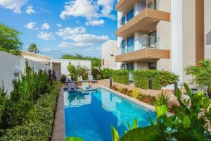 Hồ bơi trong/gần NEW 1B1BA Spacious Condo w/Pool, GYM @ Palm Beach!