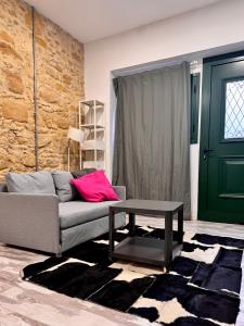 Et opholdsområde på Theonos & Othonos Walled City Studio