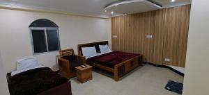 En eller flere senge i et værelse på The Hill Bunk Heights Ooty