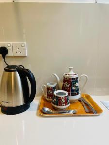 Kaffe- og tefaciliteter på ZOE Tour And Care
