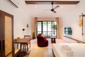 Μια τηλεόραση ή/και κέντρο ψυχαγωγίας στο Maison Nhã 28 Mạc Đĩnh Chi