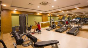 Fitness centrum a/nebo fitness zařízení v ubytování Side Royal Palace