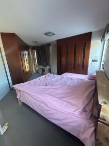 En eller flere senge i et værelse på Comfort Home For You 301