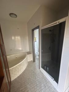 Et badeværelse på Comfort Home For You 301 + 10 billeder