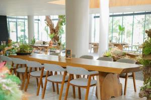 En restaurant eller et andet spisested på MAHALAYA Garden Resort