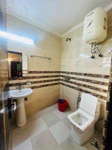 a bathroom with a toilet and a sink at Hotel Lal in Jāmb