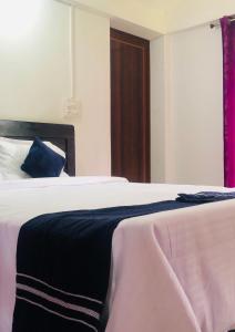 En eller flere senge i et værelse på COFFEE ESTATE STAY COORg