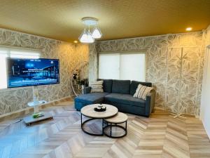 TV a/nebo společenská místnost v ubytování 横浜黄金町民泊