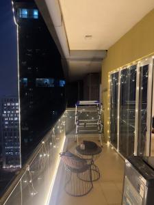 Balkón nebo terasa v ubytování 2BHK River view Apartment and City view