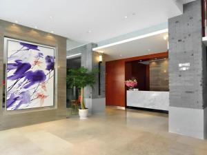 a lobby with a large painting on the wall at Jinjiang Inn Kunming Changshui Airport in Kunming