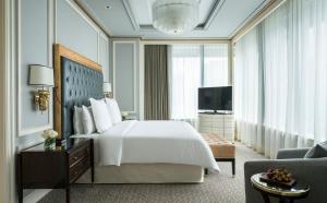 Televisi dan/atau pusat hiburan di Four Seasons Hotel Jakarta