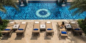 Kolam renang di atau di dekat Four Seasons Hotel Jakarta