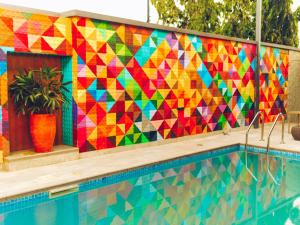 Bazén v ubytování Elysium Suites & Apartments nebo v jeho okolí