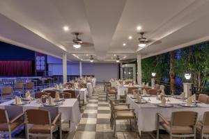 Ein Restaurant oder anderes Speiselokal in der Unterkunft Botanik Hotel 