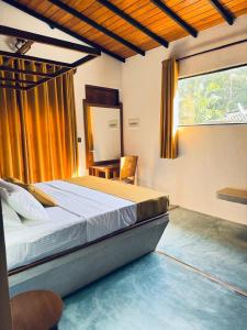 Ένα ή περισσότερα κρεβάτια σε δωμάτιο στο Sigiriya Traveler's Nest