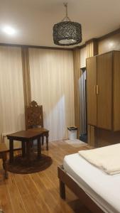 Giường trong phòng chung tại Red Roof