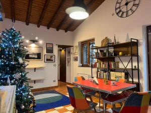 a living room with a christmas tree and a table at Soffio dell'Etna in Puntalazzo