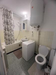 Phòng tắm tại CozyT2 44m2 Quality bed, well-equipped kitchen