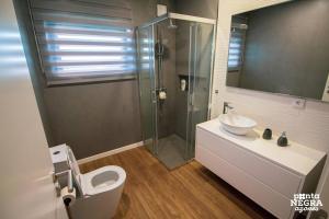 Et badeværelse på Apartamentos da Travessa T1 + 16 billeder