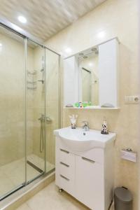 Ванная комната в Luxury Apartment III +37 фотографий