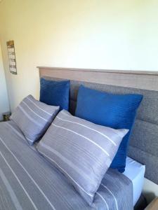 En eller flere senge i et værelse på Visitors' Paradise Guest House + 10 billeder