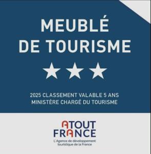 een flyer voor een evenement met een blauwe bij Gîte Barn - Tirecul - 24 in Monbazillac