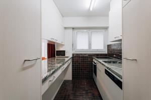 Kuchyň nebo kuchyňský kout v ubytování LAAX Homes Casa Curnera 1-6 + 2 fotografie