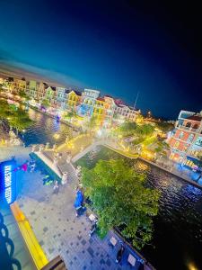 Swimmingpoolen hos eller tæt på Haleeda Homestay Grand World Phú Quốc