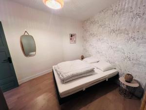 Giường trong phòng chung tại Appartement cosy 2 pieces hyper centre ville Place de la Breche