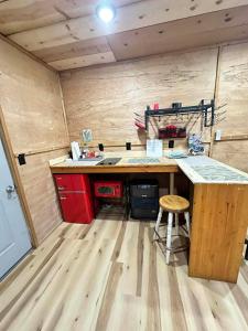 Kuchyň nebo kuchyňský kout v ubytování Bass Farm Lake View Loft Cabin