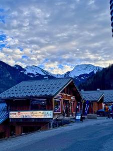 En generel udsigt til bjerge eller udsigt til bjerge taget fra lejligheden