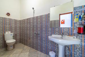 Ένα μπάνιο στο Atlas Suite Riad 3 Bedrooms near Marrakech +11 φωτογραφίες