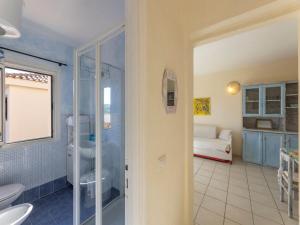 Et badeværelse på Relax near the beach with sea view