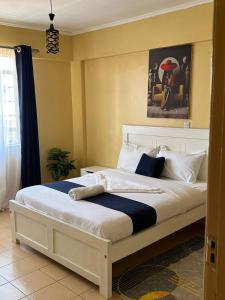 En eller flere senge i et værelse på LUX HOMES&CaR RENTALS