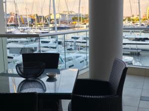 Khu vực ghế ngồi tại V & A Waterfront Apartments Palgrave 102