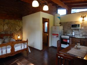 Köök või kööginurk majutusasutuses Cabañas Altos del Bosque