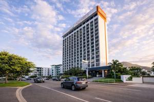 Bygningen som lejligheden ligger i + 4 billeder