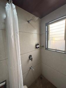 Ένα μπάνιο στο Sunny Executive