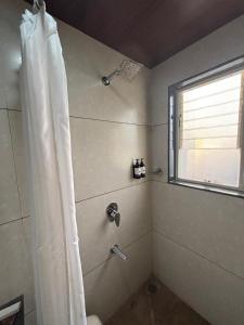 Ένα μπάνιο στο Sunny Executive