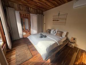 En eller flere senge i et værelse på Divine Divers Gili Meno + 111 billeder