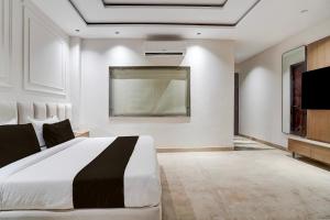 En eller flere senge i et værelse på HOTEL O ELVILLA + 22 billeder