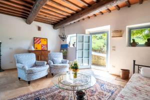 Khu vực ghế ngồi tại Cavato Il Capriolo - Fabulous Homes Design