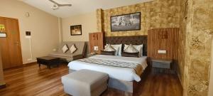 Postel nebo postele na pokoji v ubytování Orchids Jungle Camp + 7 fotografií