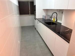 Køkken eller tekøkken på Apartamento T2 Odivelas remodelado + 3 billeder