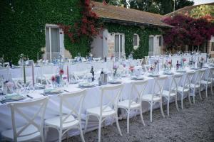 En restaurant eller et andet spisested på Masseria Baroni Nuovi + 256 billeder