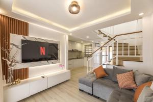 Et opholdsområde på Tagaytay Staycation with Pool and Free Private Parking