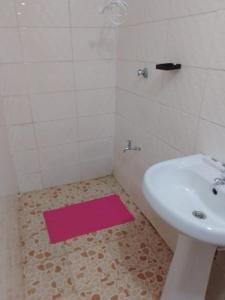 Phòng tắm tại Downtown Ecopark Hotel