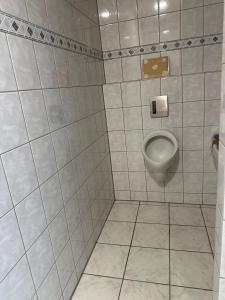 Phòng tắm tại Monteurunterkunft in ruhiger Lage, nahe Zentrum +4 ảnh